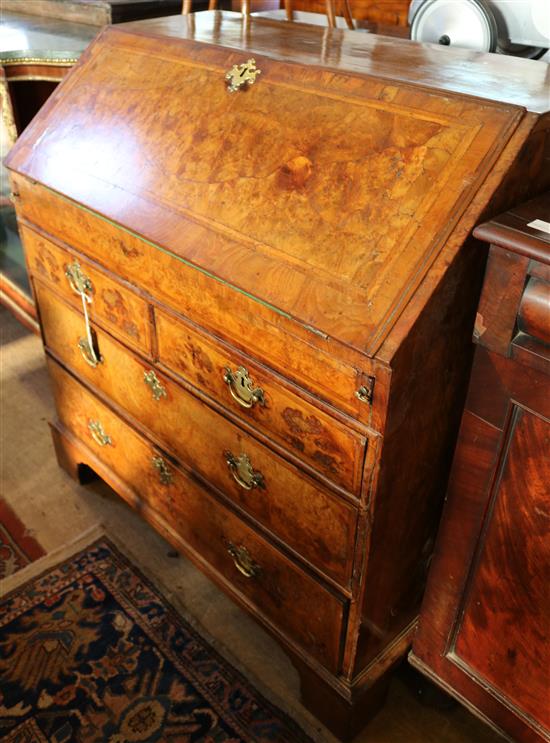Early 18th century featherbanded walnut bureau(-)